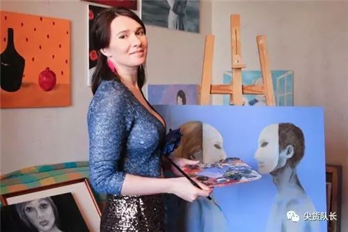 这位俄罗斯美女用“胸”作画，每一幅都是收藏家的抢手货