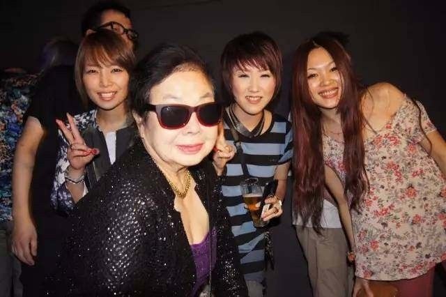 82岁最野DJ老奶奶：老娘就是死，也要死在舞台上！
