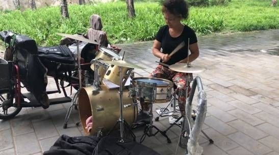 82岁最野DJ老奶奶：老娘就是死，也要死在舞台上！