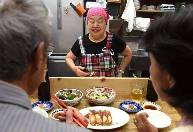 82岁最野DJ老奶奶：老娘就是死，也要死在舞台上！