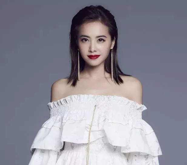 除了周杰伦，她最有资格代言你的青春！