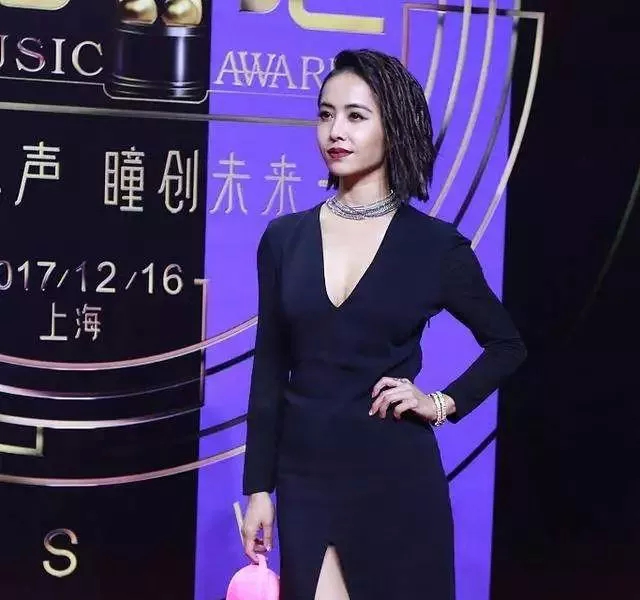 除了周杰伦，她最有资格代言你的青春！
