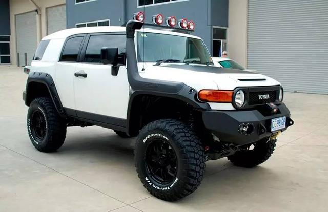 2017款丰田fj酷路泽为越野而生经典造型fj酷路泽4000改装范例