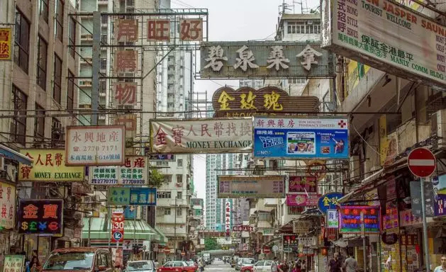 那个东京街头唱海阔天空的小伙，来到非洲，重现家驹最经典的一幕