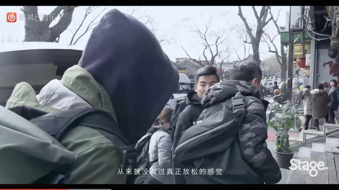 零下7度的寒冬，朴树在北京公园给一群陌生人唱了一首歌...