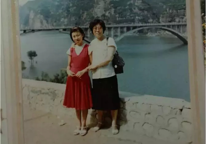 女生遭名师性侵自杀，20年后院长辞职纠查：绝不放过一个禽兽！