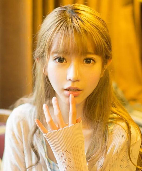 韩国模特yurisachan出生于1995年4月2日知名动漫博主