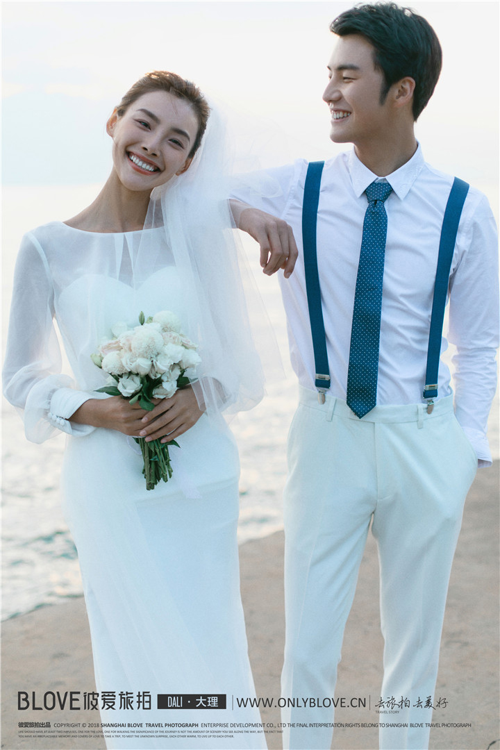 拍婚纱动作图片_瑜伽动作图片