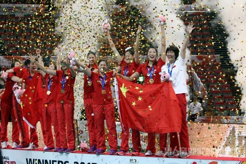 中国女排2-3惜败巴西队，你不是一个人在战斗！