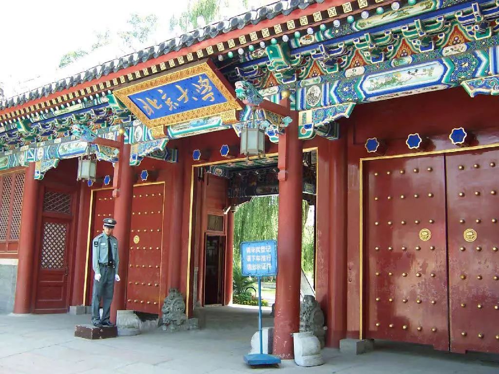 这位怒骂北大的“反革命”作家，与中国教育一斗就是70年！