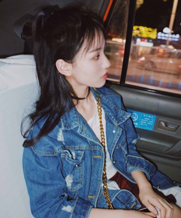 王梓莼广西河池中学00后最美校服女生
