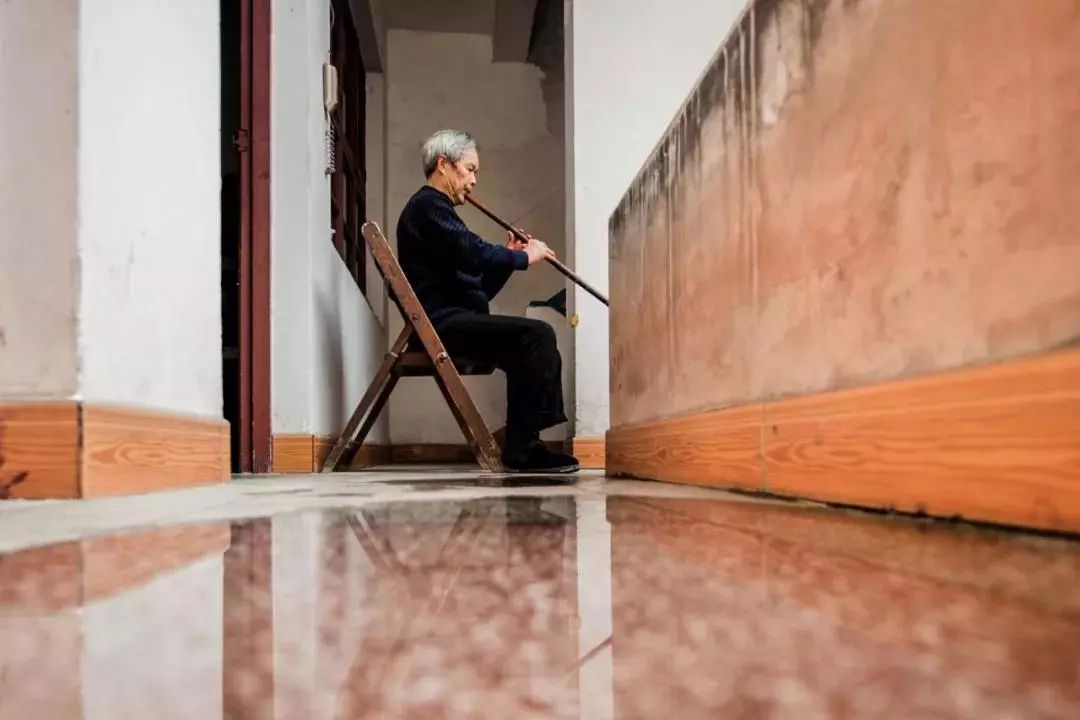 大叔花1500元拍出的豆瓣神作，看完我想起诉《逐梦演艺圈》