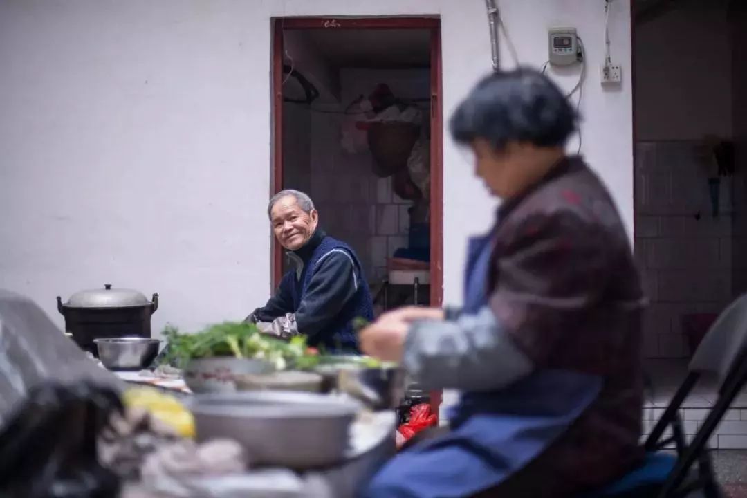 大叔花1500元拍出的豆瓣神作，看完我想起诉《逐梦演艺圈》