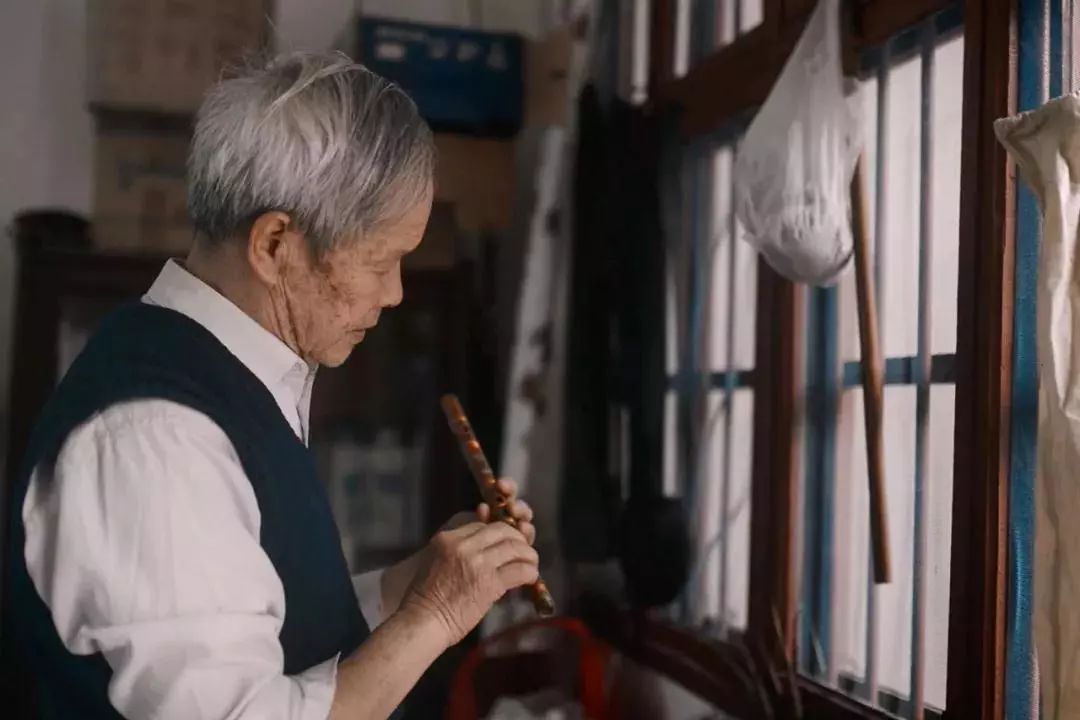 大叔花1500元拍出的豆瓣神作，看完我想起诉《逐梦演艺圈》
