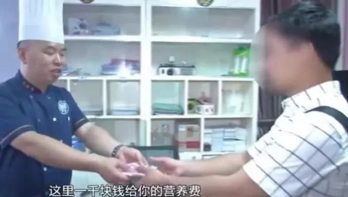 7人在杜海涛餐厅上吐下泻被送急救，饭店蛮横质问：我怀疑你们碰瓷