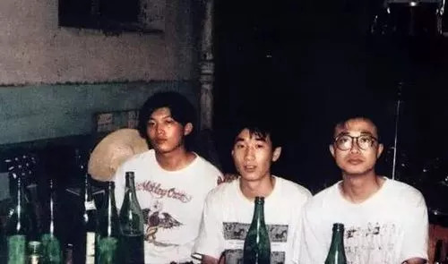 出狱后淡出乐坛，他是校园民谣的代表，是老狼、高晓松惦念至今的音乐天才