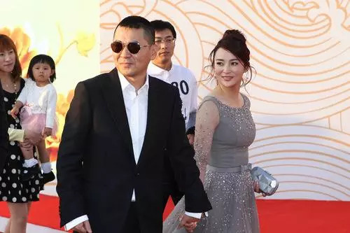 这个塑造了无数经典形象的老戏骨，竟是痴迷崔健28年的摇滚健将...