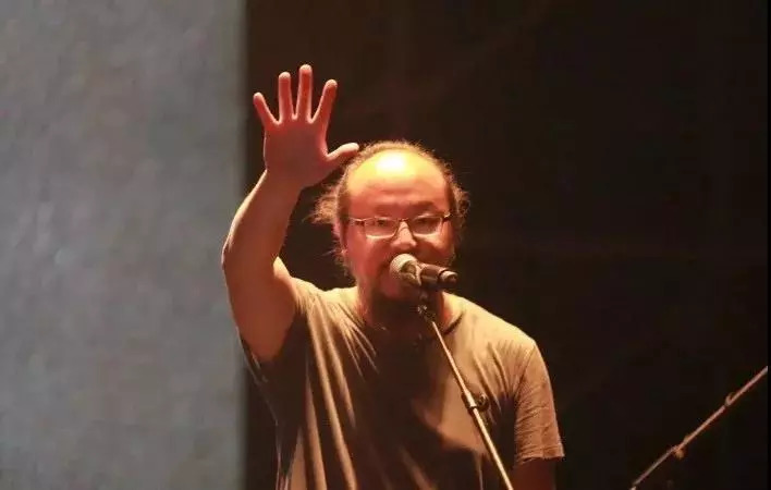 我是个职业音乐节小偷，我比你们更懂音乐