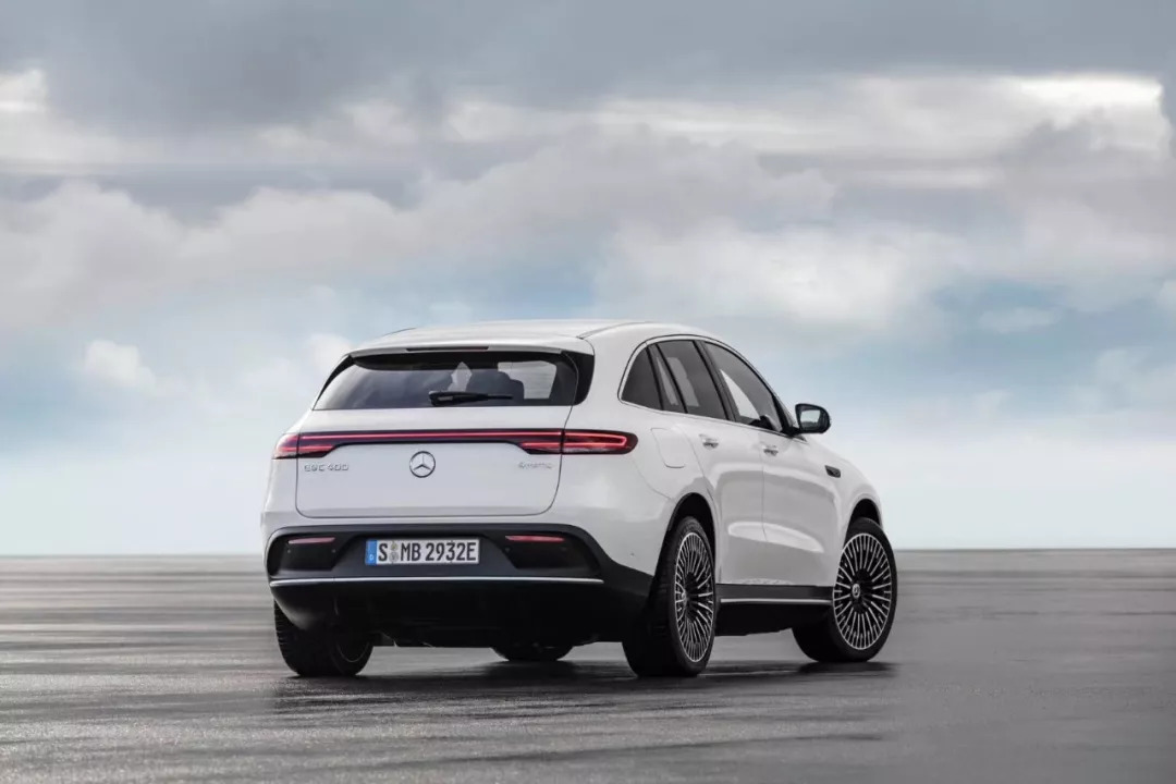 奔驰eqc400全球首发一文看清续航充电外观内饰配置