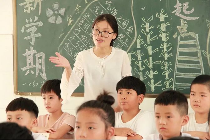 那些年，老师教给我们唱的歌，你还会几首？