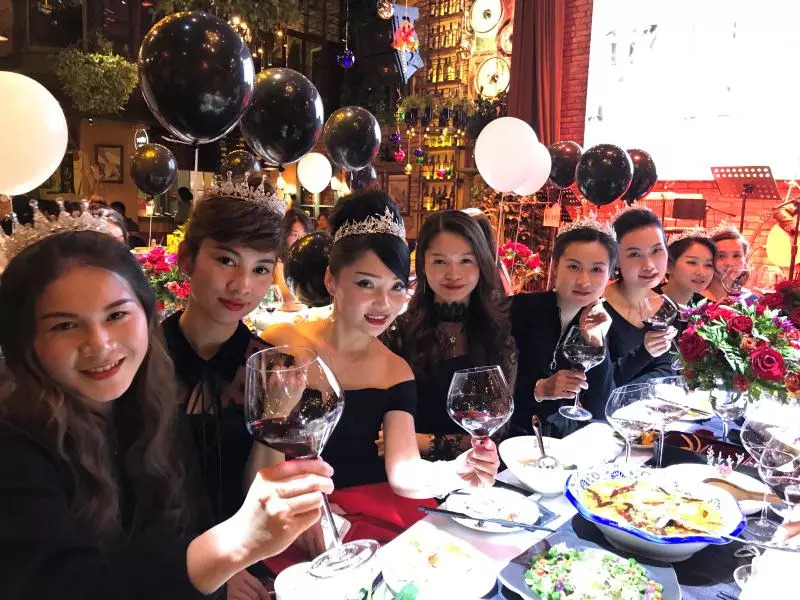 918宠爱彼此的闺蜜之夜你才是派对女王