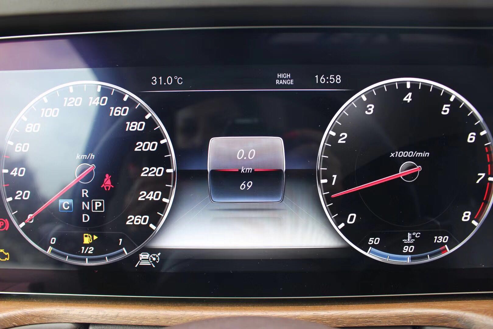 19款奔驰g500奢华配置即将现车接受预定