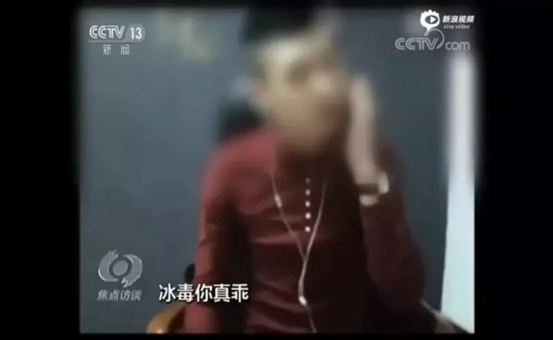 “抖音一姐”莉哥戏唱国歌被封杀，网友称：活该！