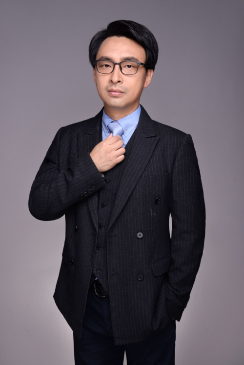 线雕专家王晓阳爱工作更爱生活胸怀无限热情