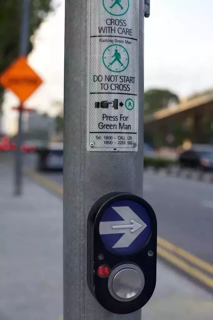 press for green man变灯速度就会变快很多比如,据说按钮的话还有很多