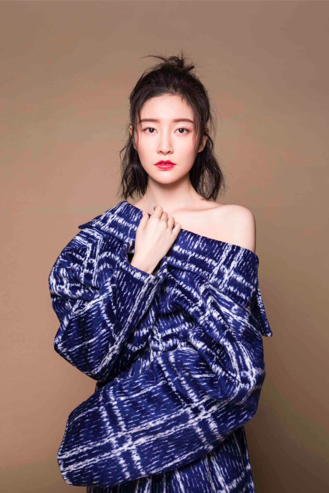 崔心心最新时尚大片曝光新穿法引领初冬风尚