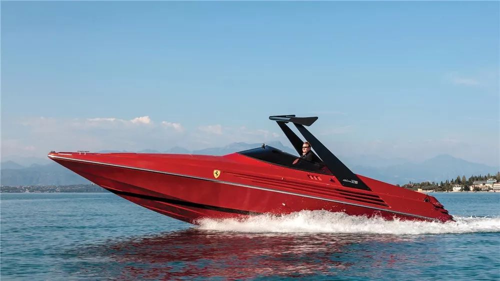 一款价值极高的藏品,之前其中一艘riva ferrari 32快艇经过拍卖评估