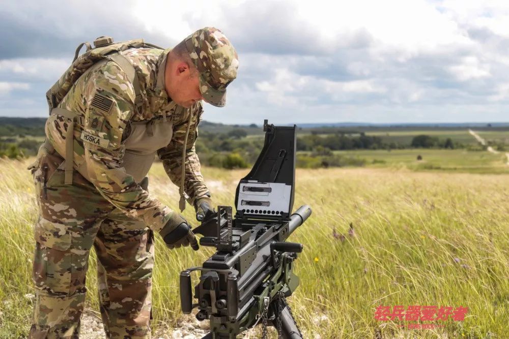 美軍集體公開各種榴彈發射器實射照片,單兵和班組火力武器全展示