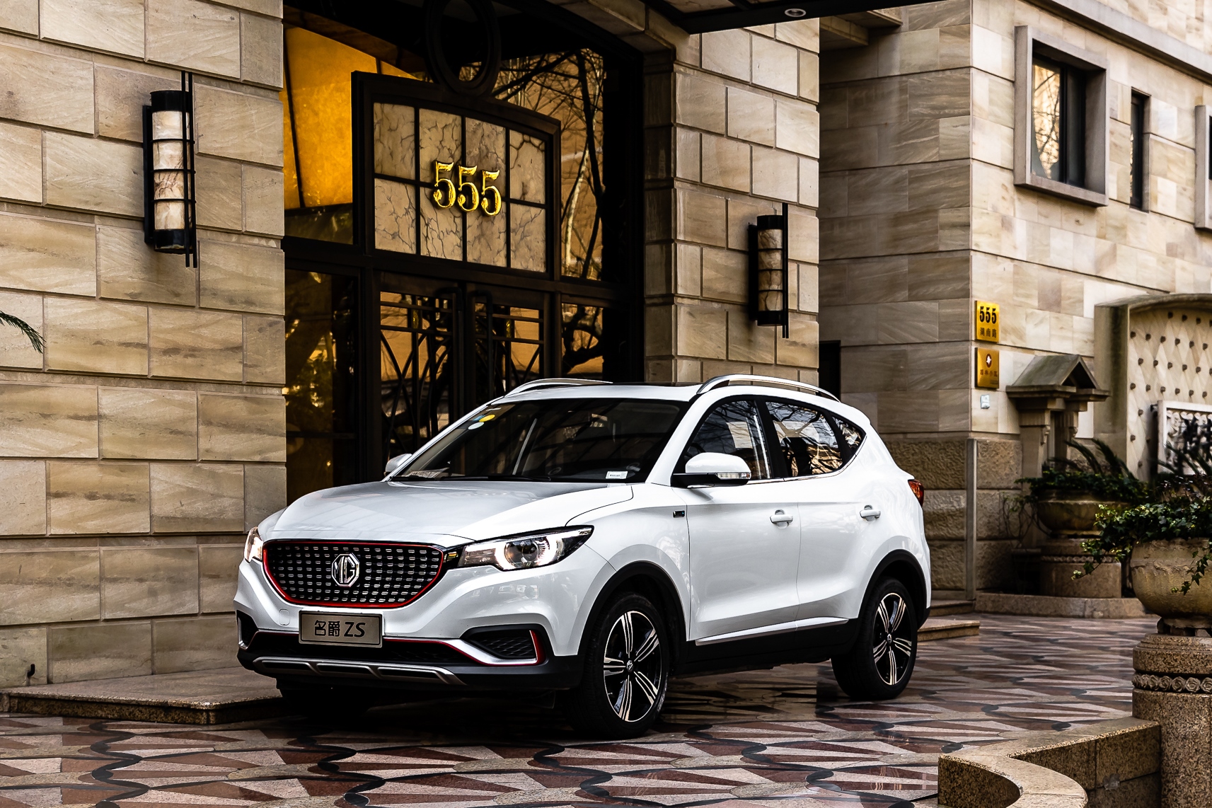 名爵zs15l手动挡65寸巨幕天窗版4月上市欧洲同步发售