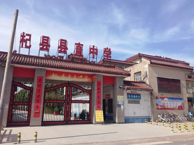 4月28日下午3:30分左右,当时正是上课时间,杞县县直中学校长任文长在