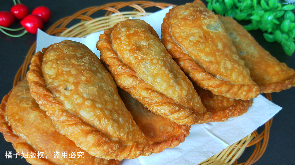 油炸饺子多加一步饺子皮不会发硬酥脆美味连吃10天也不