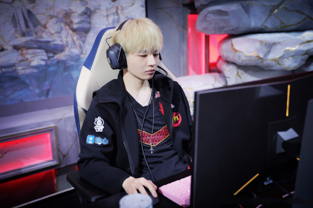 lolfpx刘青松发博怒怼cp粉少来恶心我粉丝表示支持