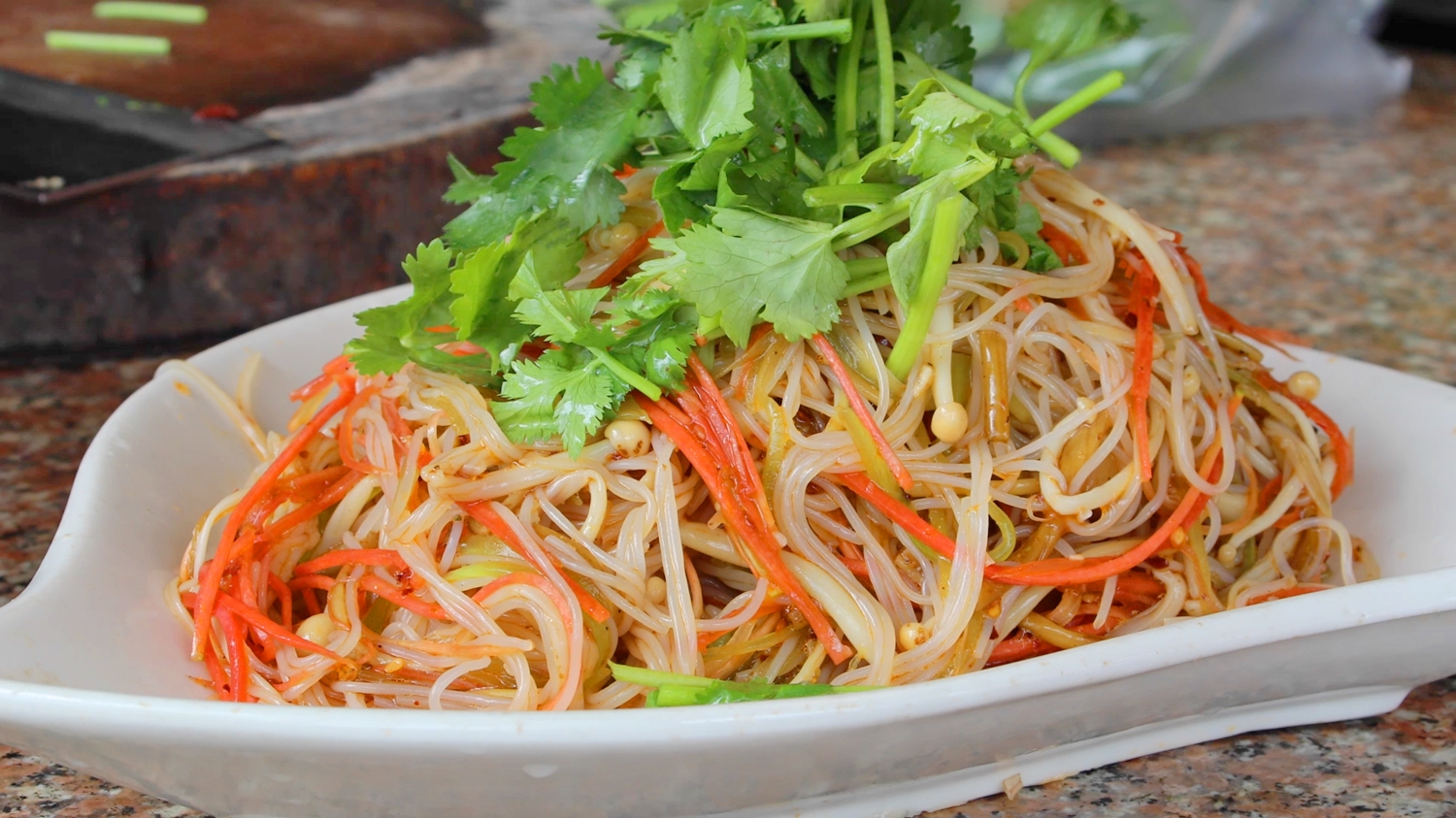 凉拌三丝这样做,麻辣清脆爽口,真正的下饭神器,成本