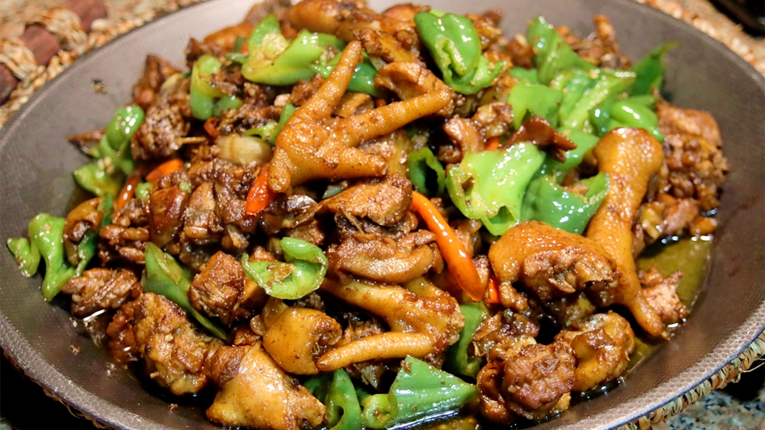 大厨教你做滕州辣子鸡鸡肉干香鲜辣简单易学15分钟就能出锅