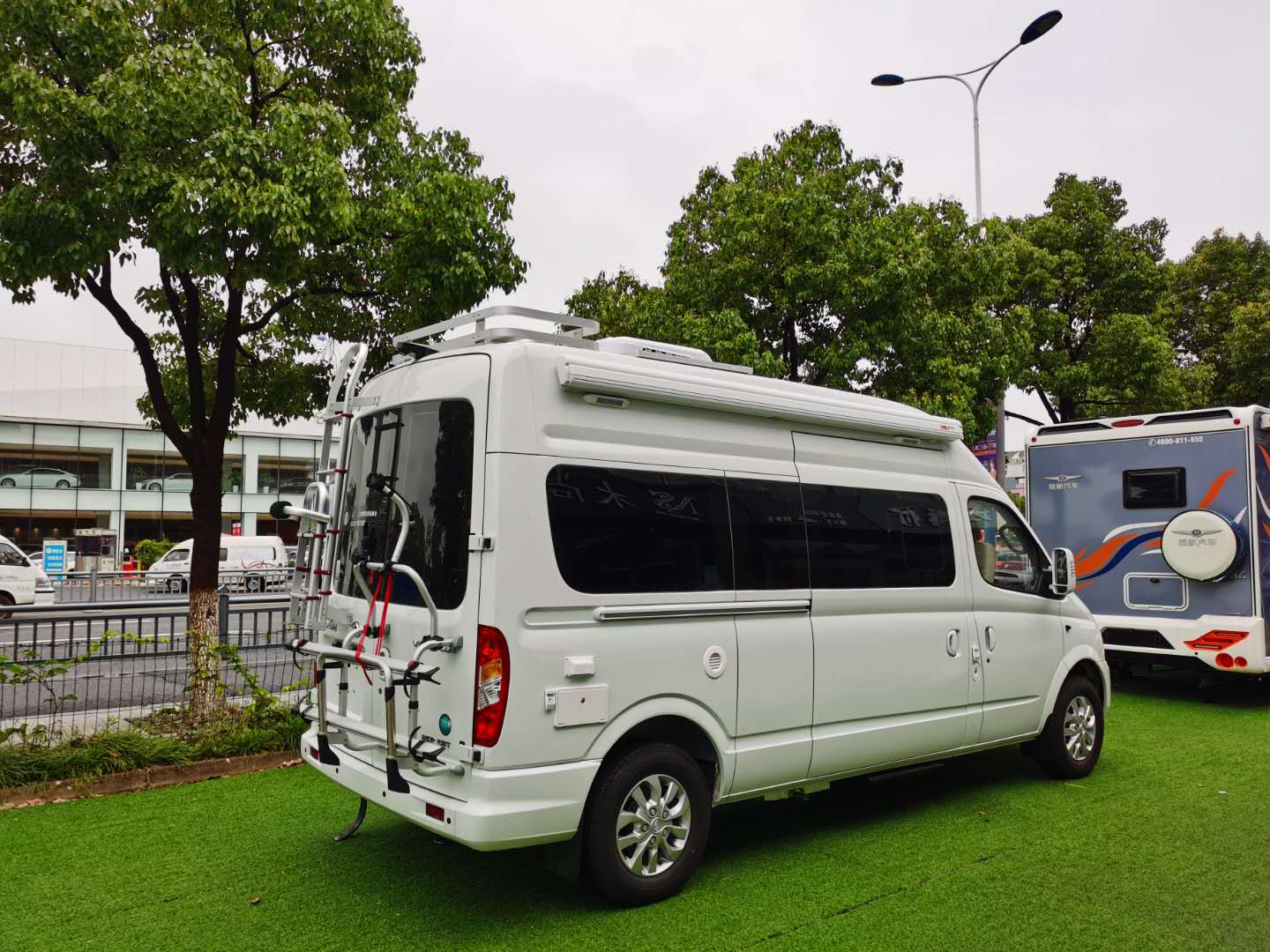 实力担当内饰高档,实拍大通v80plus长轴房车 - acfun弹幕视频网