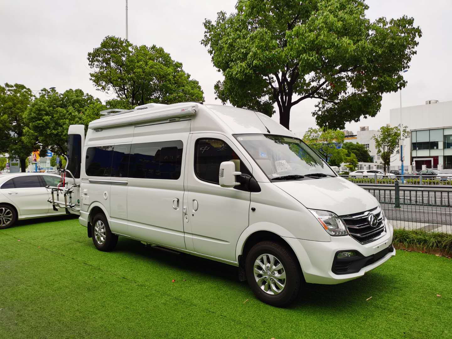 实力担当内饰高档实拍大通v80plus长轴房车