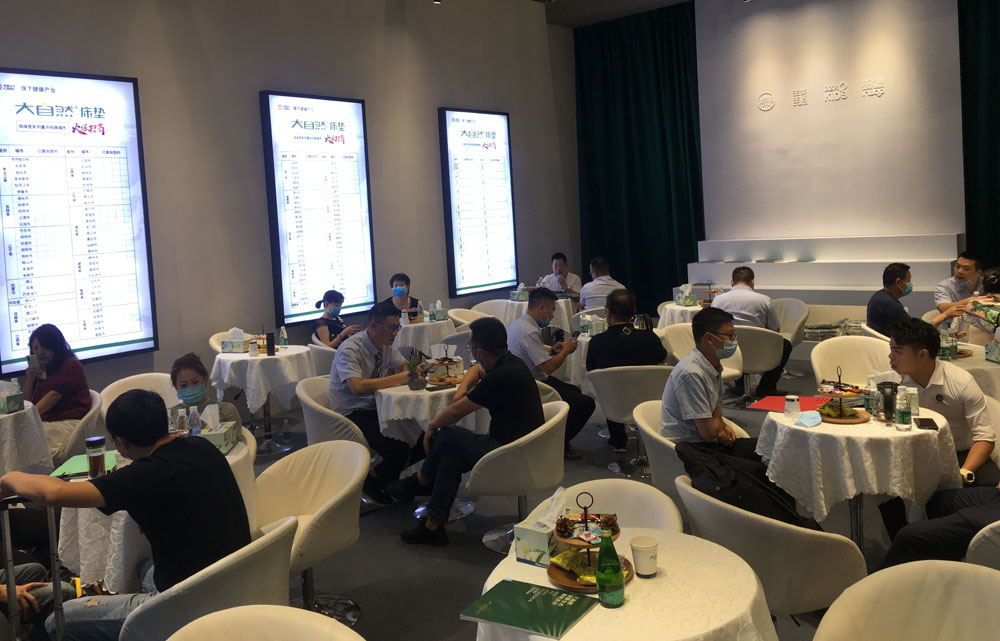 大自然床垫强势亮相第35届深圳家具展 践行生态睡眠