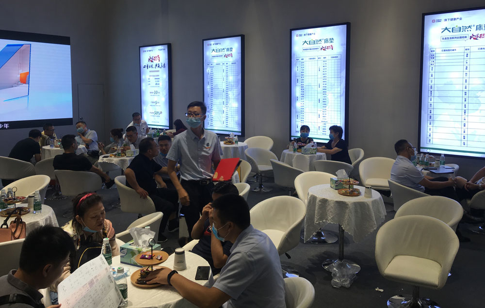 大自然床垫强势亮相第35届深圳家具展 践行生态睡眠