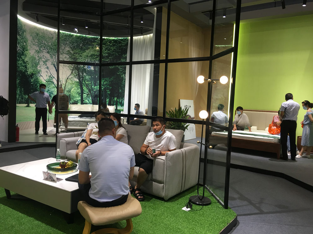 大自然床垫强势亮相第35届深圳家具展 践行生态睡眠