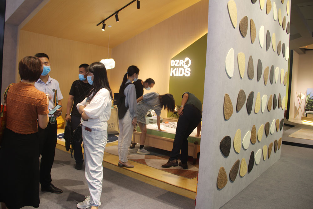 大自然床垫强势亮相第35届深圳家具展 践行生态睡眠