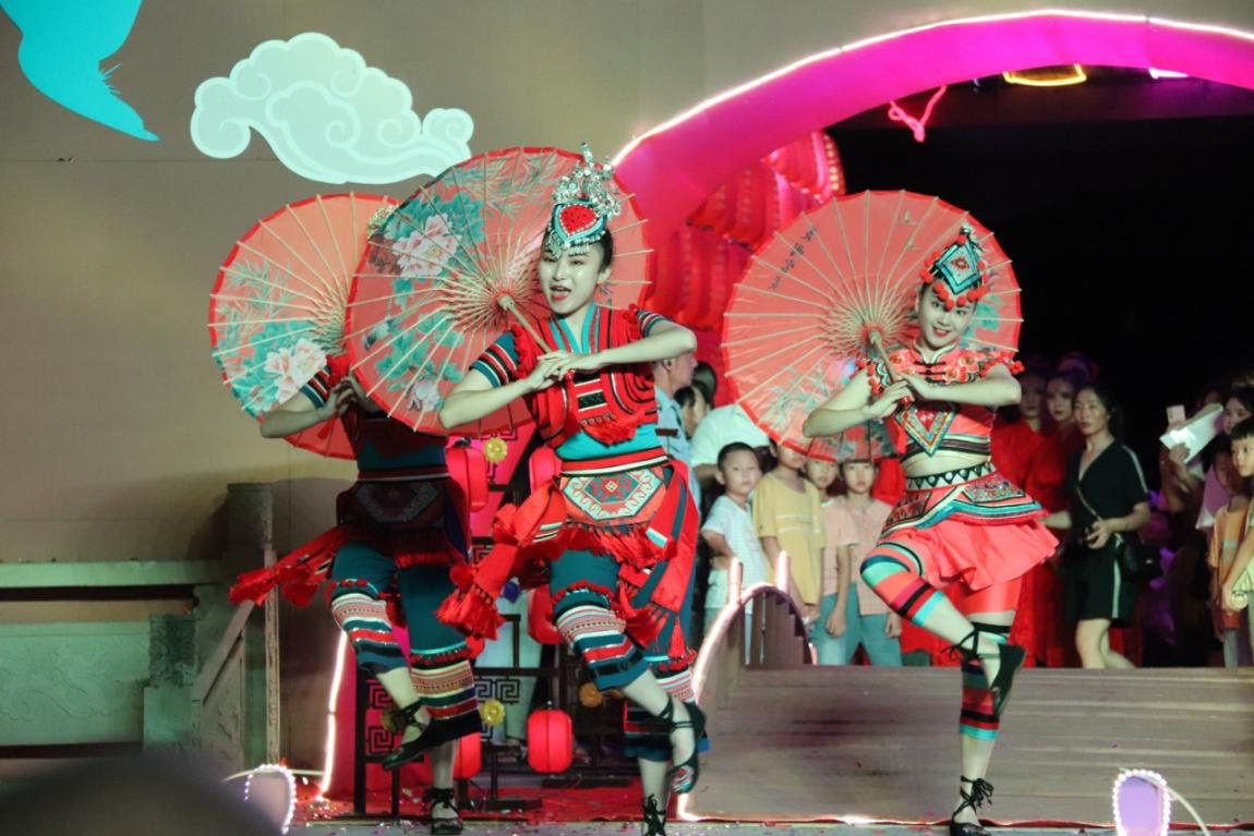 鹊桥会|熊猫超黔江 探亲新旅程，成渝双城互动刷屏文旅圈