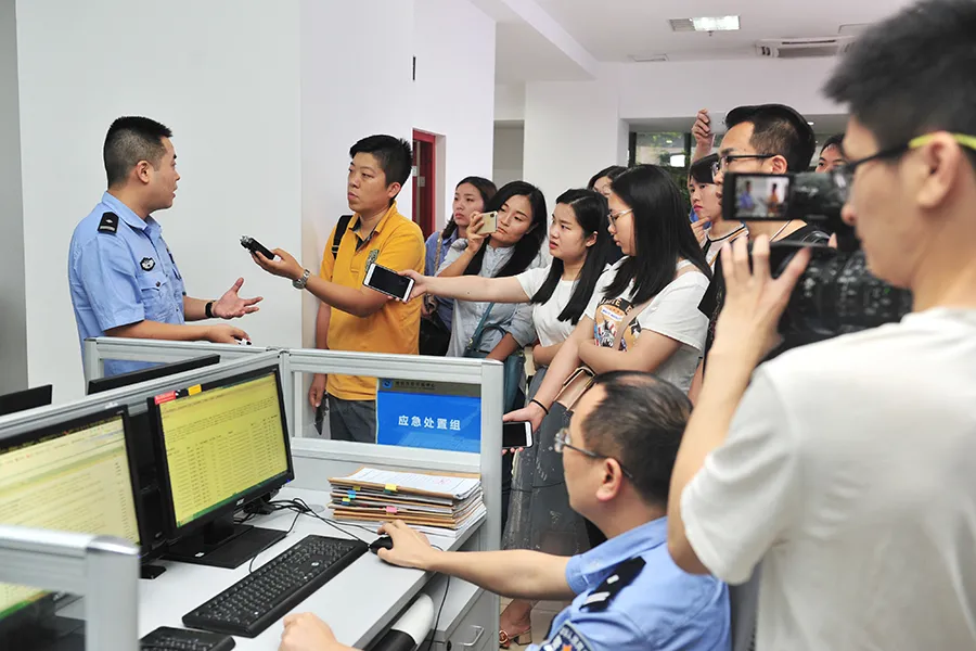 记者 民警|今天，你们才是真正的主角