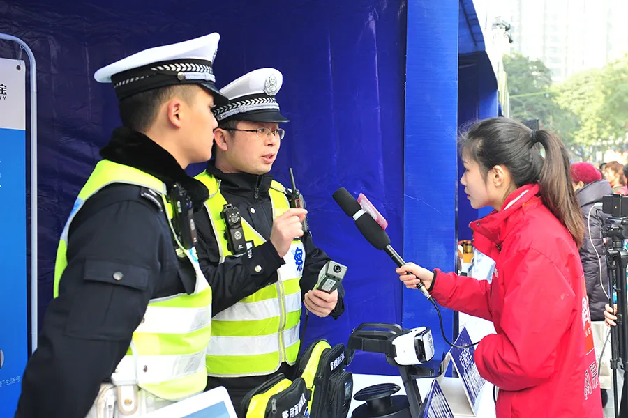 记者 民警|今天，你们才是真正的主角