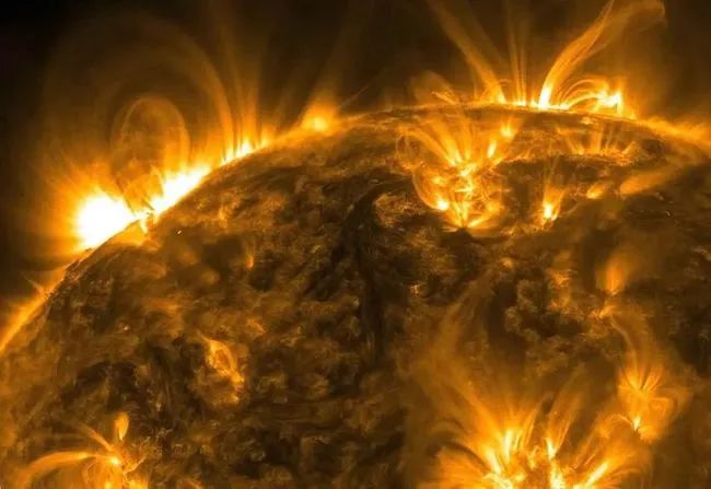 最新发现：首次揭示“碳氮氧”聚变循环，在太阳内部产生中微子！