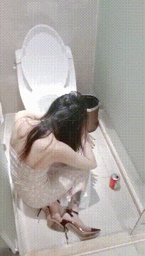 妹子，哭的好伤心的！
