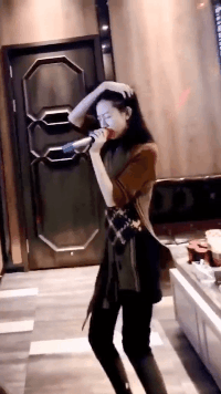 gif美女图：伴娘再多再漂亮，新娘还是独占风头